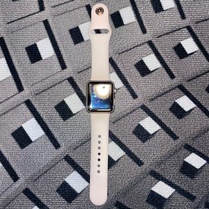 APPLE WATCH ⌚️! Series 3. Rose Gold in color.